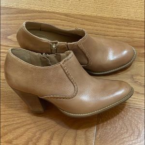 Jack Rodgers Kyle Ankle Bootie in Oak Leather, Block Heel, Size 8
